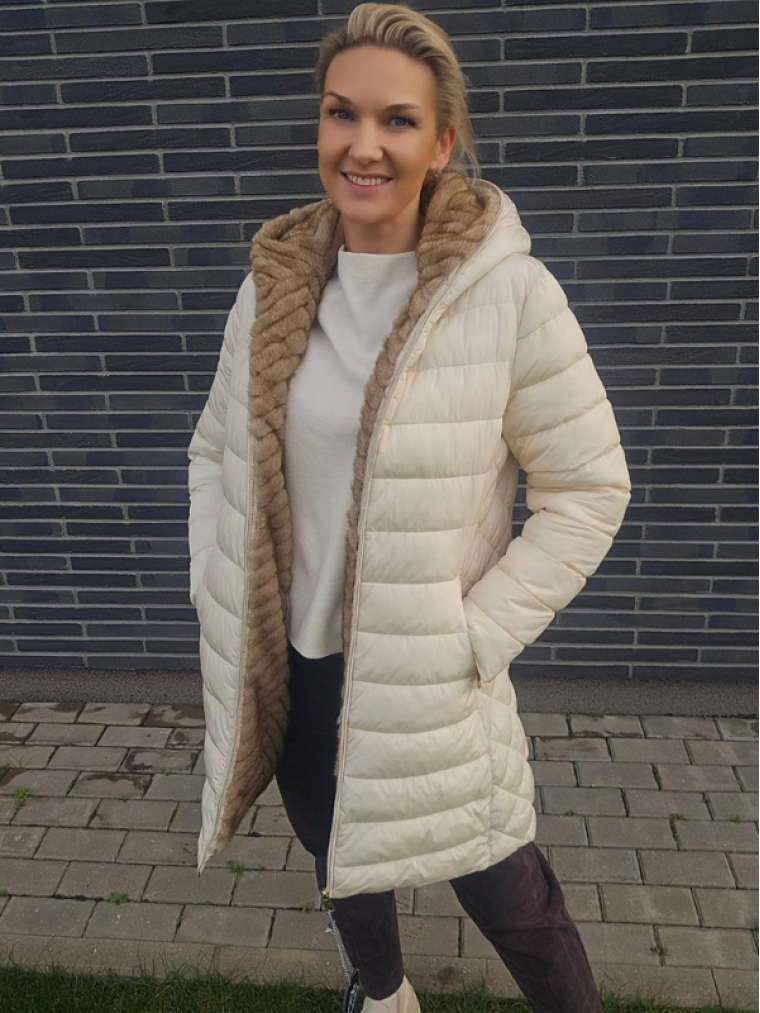 Kreminė striukė su kapišonu 